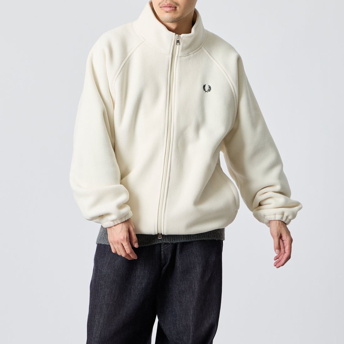 FRED PERRY [フレッドペリー] 別注 コード フリースジャケット [FPM-26A-005JF] ECRU/NIGHT &&モデル身長：168cm 着用サイズ：L&&