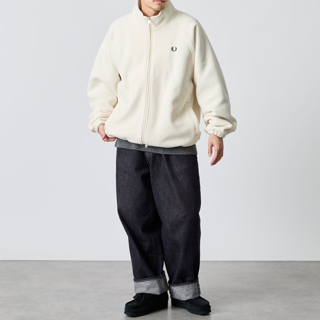FRED PERRY [フレッドペリー] 別注 コード フリースジャケット [FPM-26A-005JF] ECRU/NIGHT &&モデル身長：168cm 着用サイズ：L&&