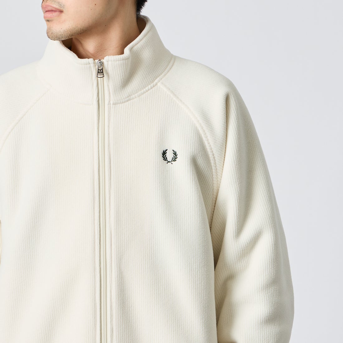 FRED PERRY [フレッドペリー] 別注 コード フリースジャケット [FPM-26A-005JF] ECRU/NIGHT &&モデル身長：168cm 着用サイズ：L&&