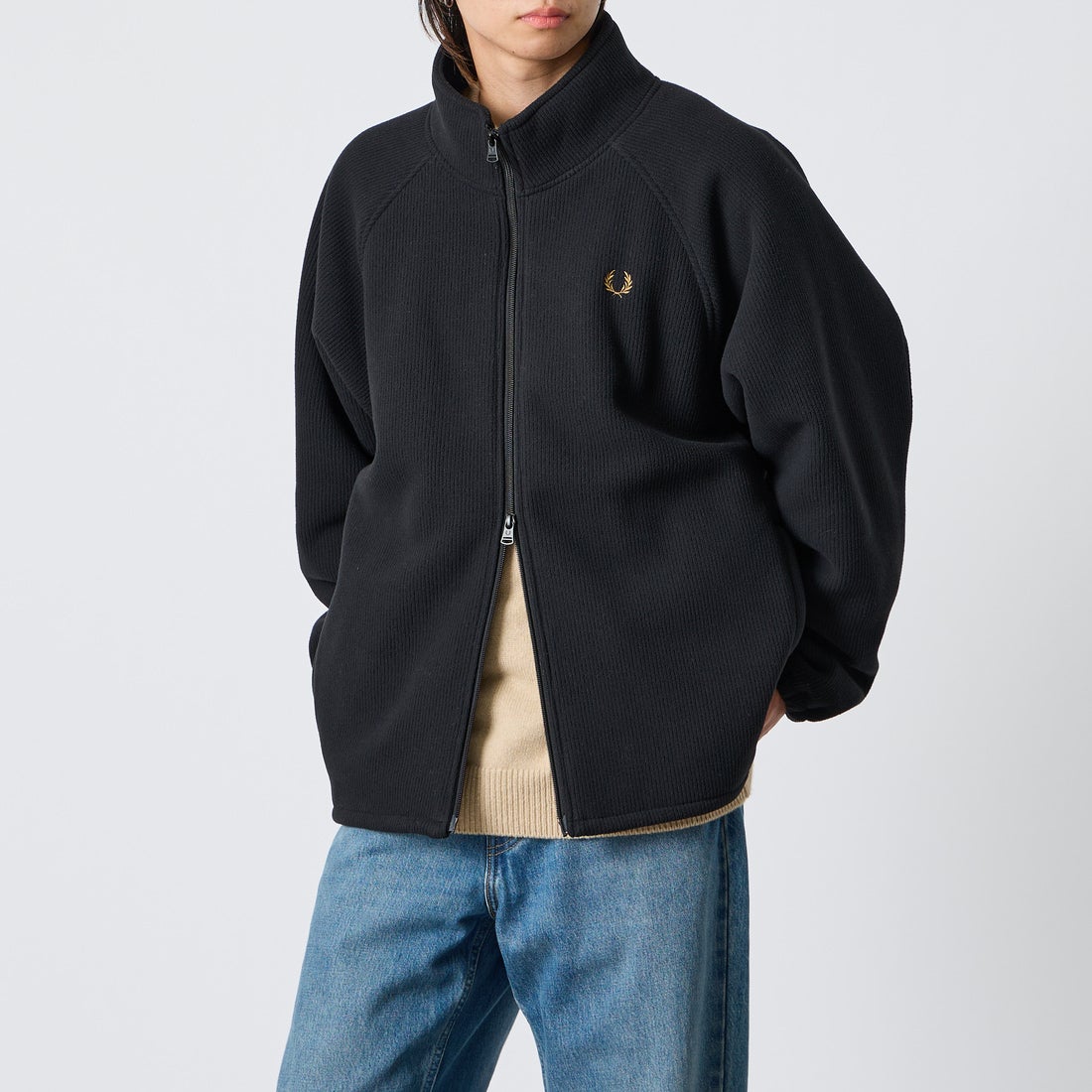 FRED PERRY [フレッドペリー] 別注 コード フリースジャケット [FPM-26A-005JF] BLACK/DARK &&モデル身長：177cm 着用サイズ：L&&