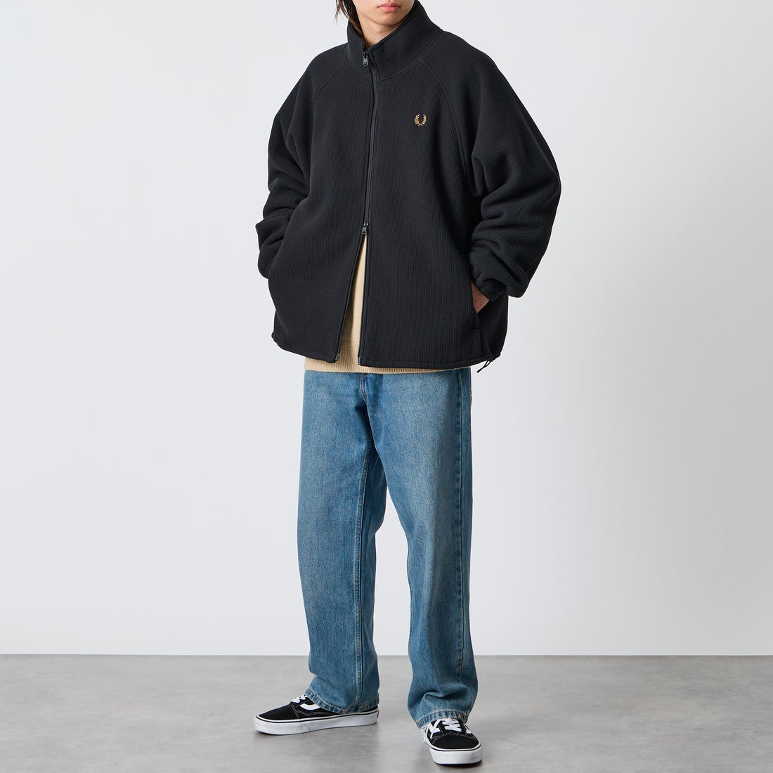 FRED PERRY [フレッドペリー] 別注 コード フリースジャケット [FPM-26A-005JF] BLACK/DARK &&モデル身長：177cm 着用サイズ：L&&