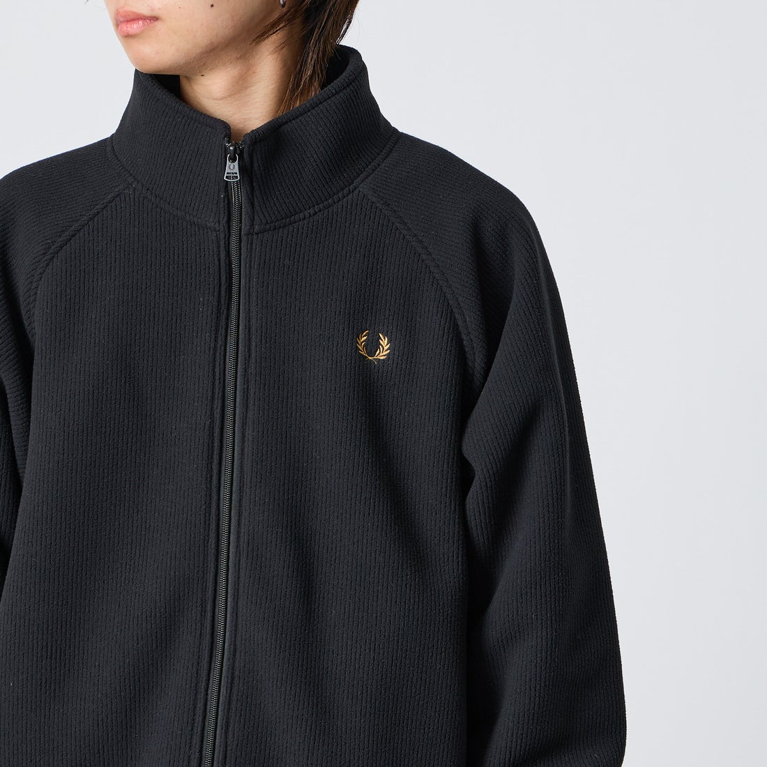 FRED PERRY [フレッドペリー] 別注 コード フリースジャケット [FPM-26A-005JF] BLACK/DARK &&モデル身長：177cm 着用サイズ：L&&