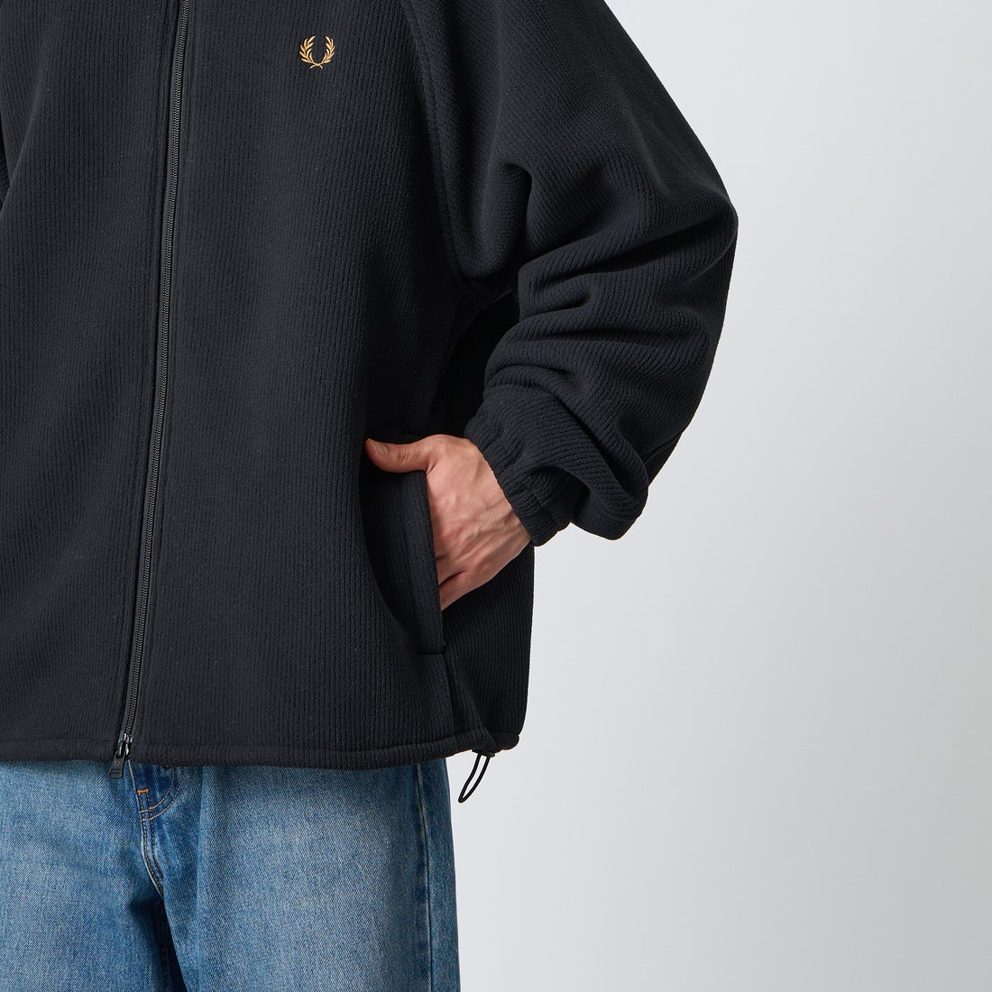 FRED PERRY [フレッドペリー] 別注 コード フリースジャケット [FPM-26A-005JF] BLACK/DARK &&モデル身長：177cm 着用サイズ：L&&
