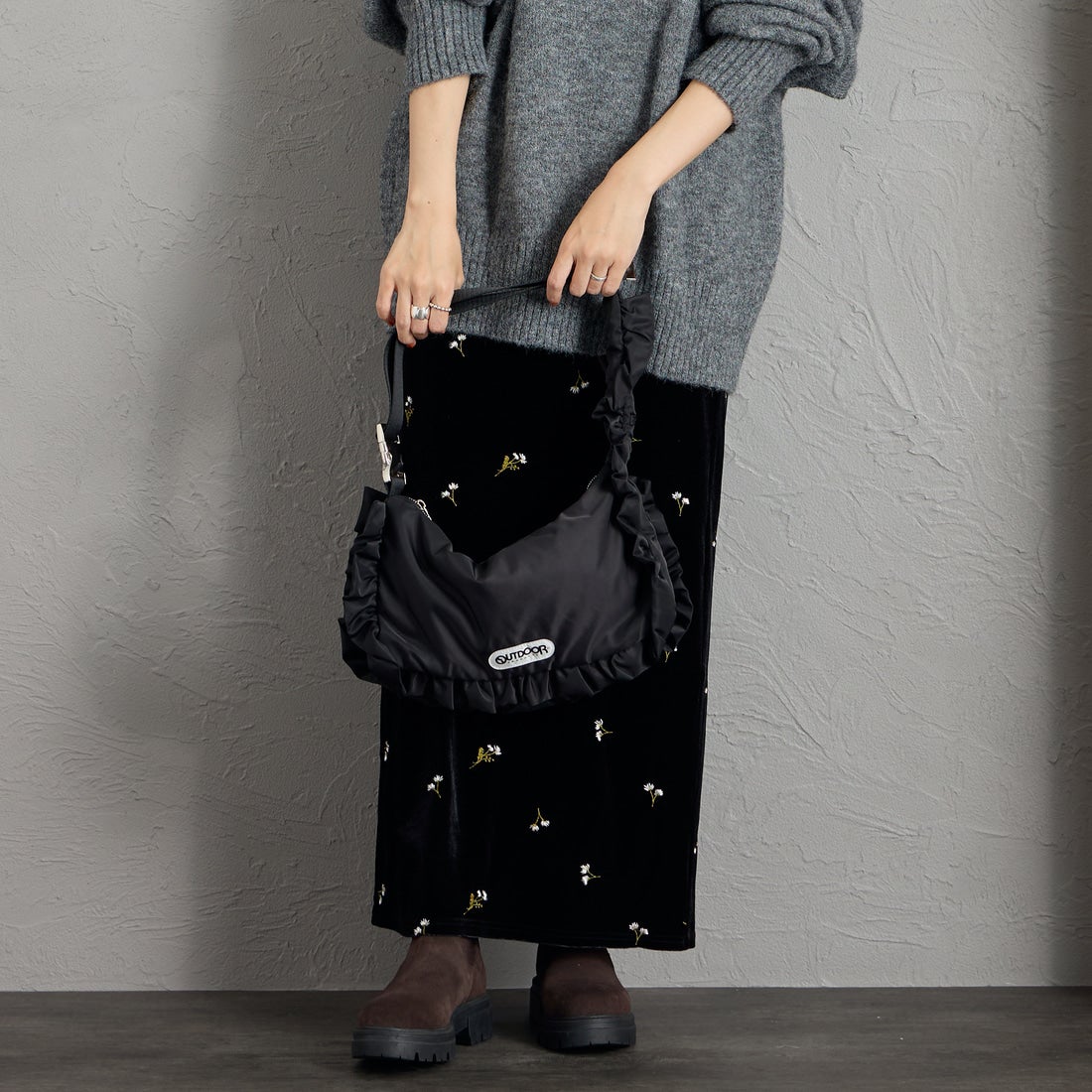 OUTDOOR PRODUCTS [アウトドアプロダクツ] ナイロンフリルショルダーバッグ [BR-OUT-26AW27] BLACK