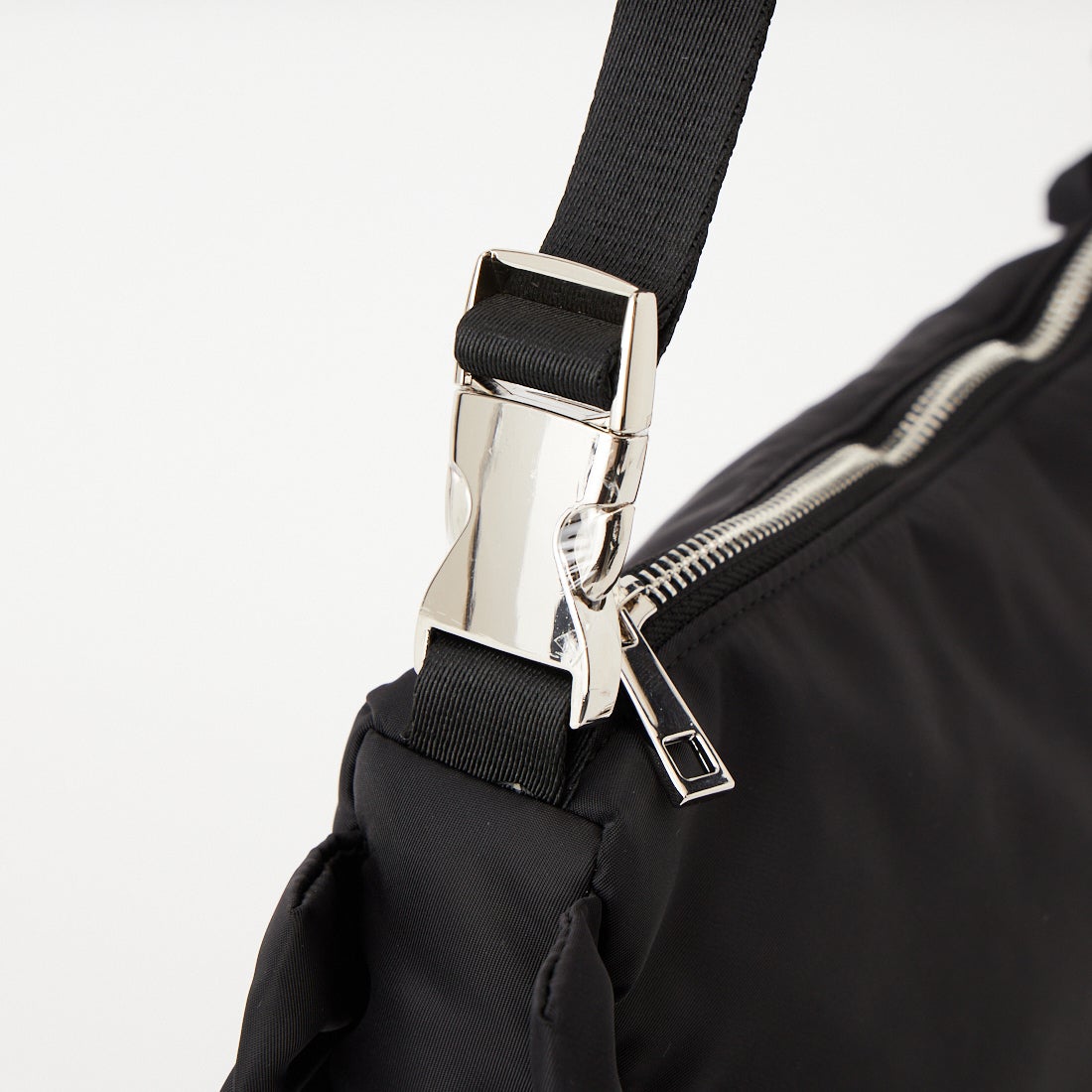 OUTDOOR PRODUCTS [アウトドアプロダクツ] ナイロンフリルショルダーバッグ [BR-OUT-26AW27] BLACK