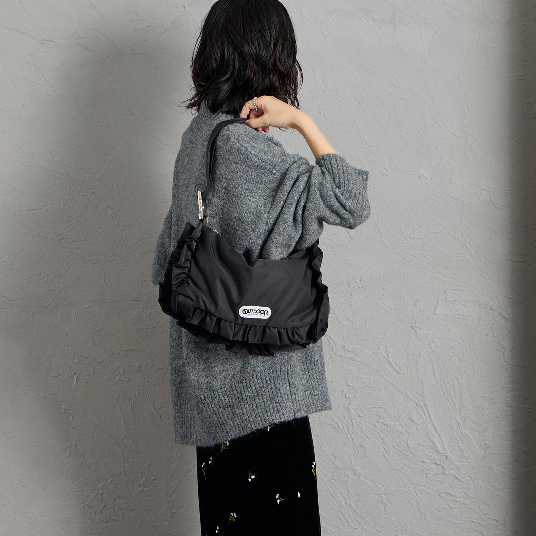 OUTDOOR PRODUCTS [アウトドアプロダクツ] ナイロンフリルショルダーバッグ [BR-OUT-26AW27] BLACK