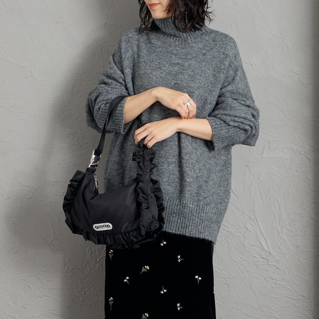 OUTDOOR PRODUCTS [アウトドアプロダクツ] ナイロンフリルショルダーバッグ [BR-OUT-26AW27] BLACK
