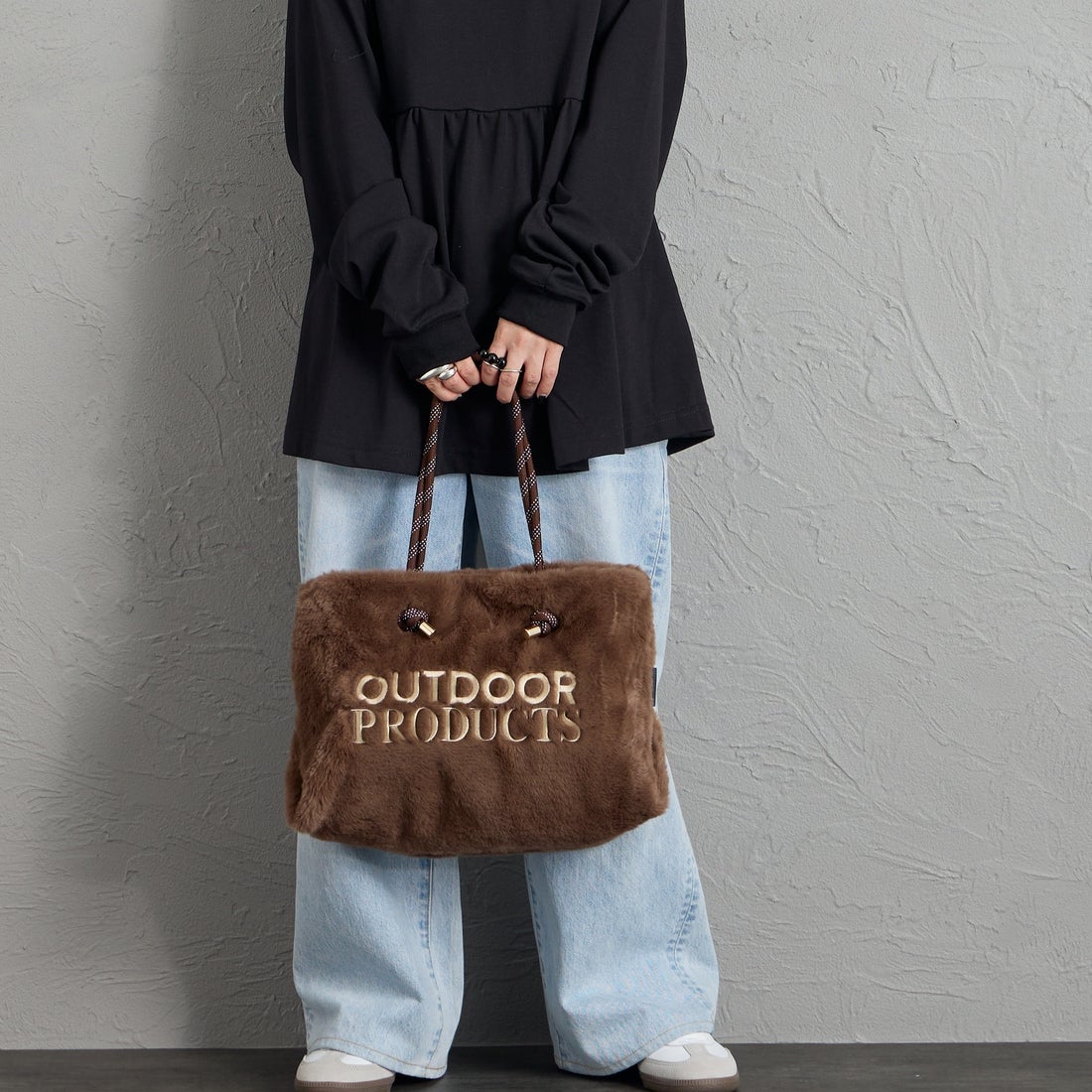 OUTDOOR PRODUCTS [アウトドアプロダクツ] シャーリングショルダーバッグ [BR-OUT-26AW16] BROWN