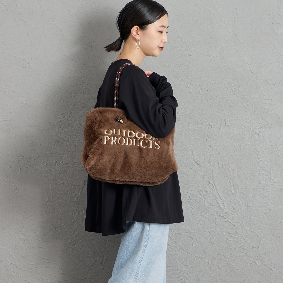 OUTDOOR PRODUCTS [アウトドアプロダクツ] シャーリングショルダーバッグ [BR-OUT-26AW16] BROWN