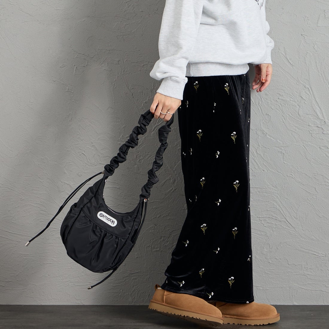 OUTDOOR PRODUCTS [アウトドアプロダクツ] エッグショルダーバッグ [BR-OUT-26AW13] BLACK