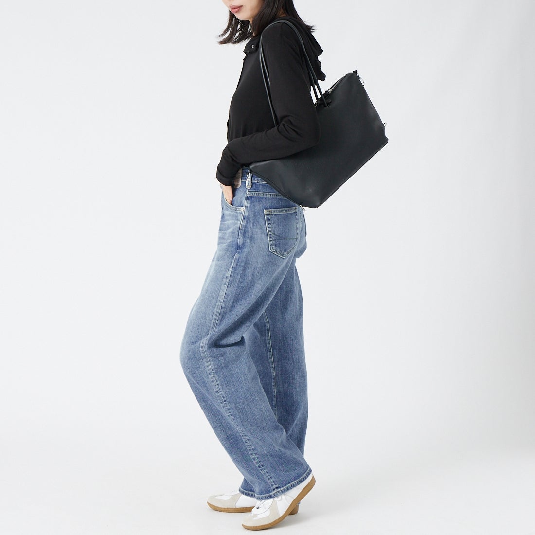 SOMETHING [サムシング] ELSA NOUVEAU ルーズストレートデニムパンツ [STG15] 56 L.BLUE &&モデル身長：162cm 着用サイズ：XS&&