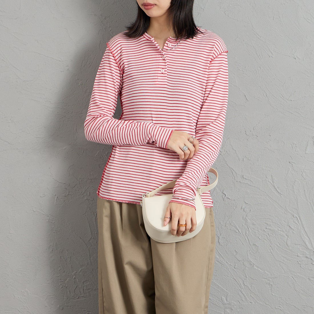 MEYAME [メヤメ] ボーダーソフトリブ ヘンリーネックプルオーバー [MEY-2503] PINK/RED &&モデル身長：162cm 着用サイズ：F&&