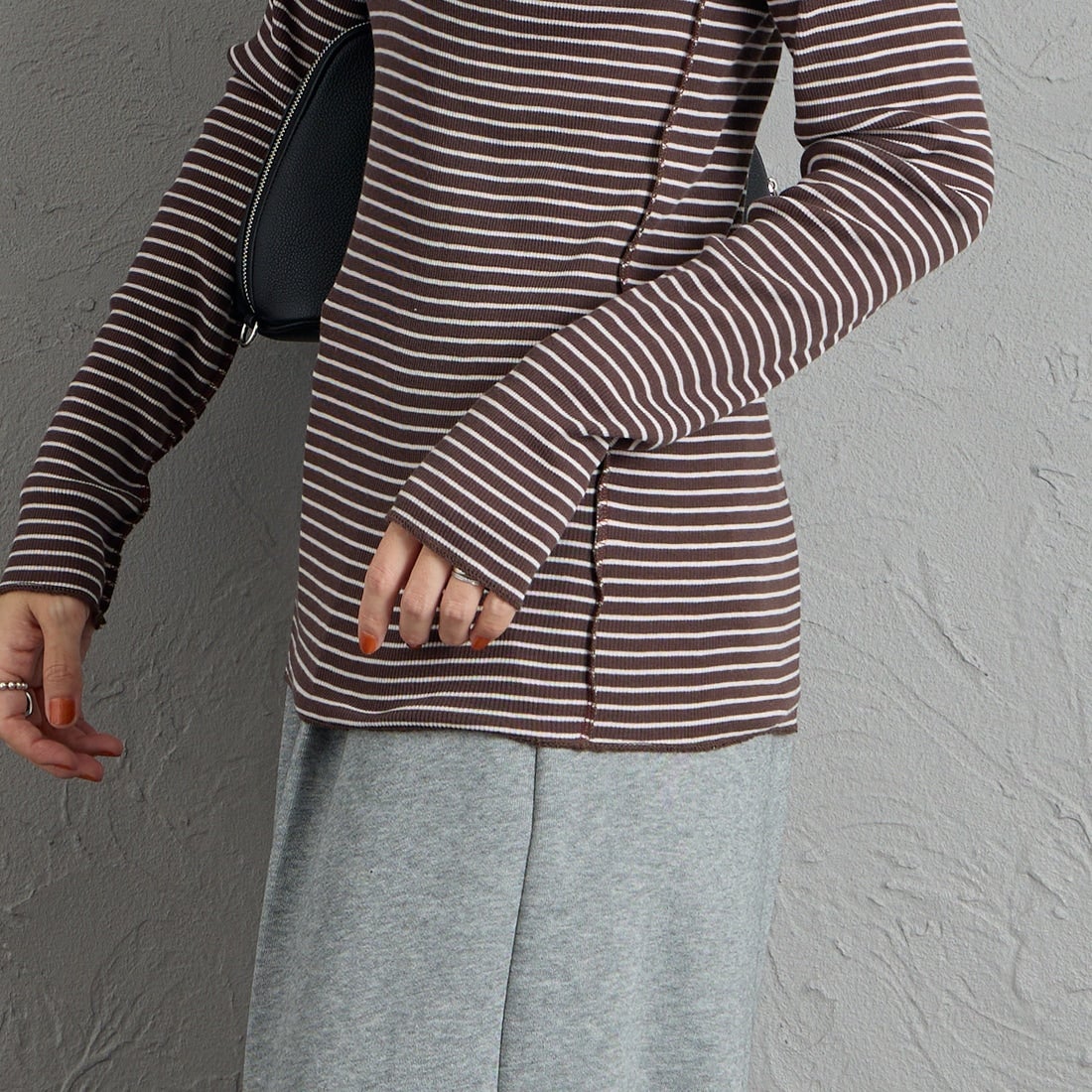 MEYAME [メヤメ] ボーダーソフトリブ ヘンリーネックプルオーバー [MEY-2503] BROWN/PINK &&モデル身長：160cm 着用サイズ：F&&