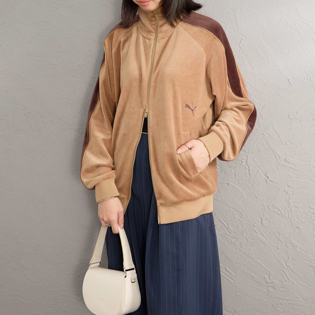 PUMA [プーマ] 別注 T7 ベロアトラックジャケット [640946-JF] 74 SOFT TA &&モデル身長：162cm 着用サイズ：S&&