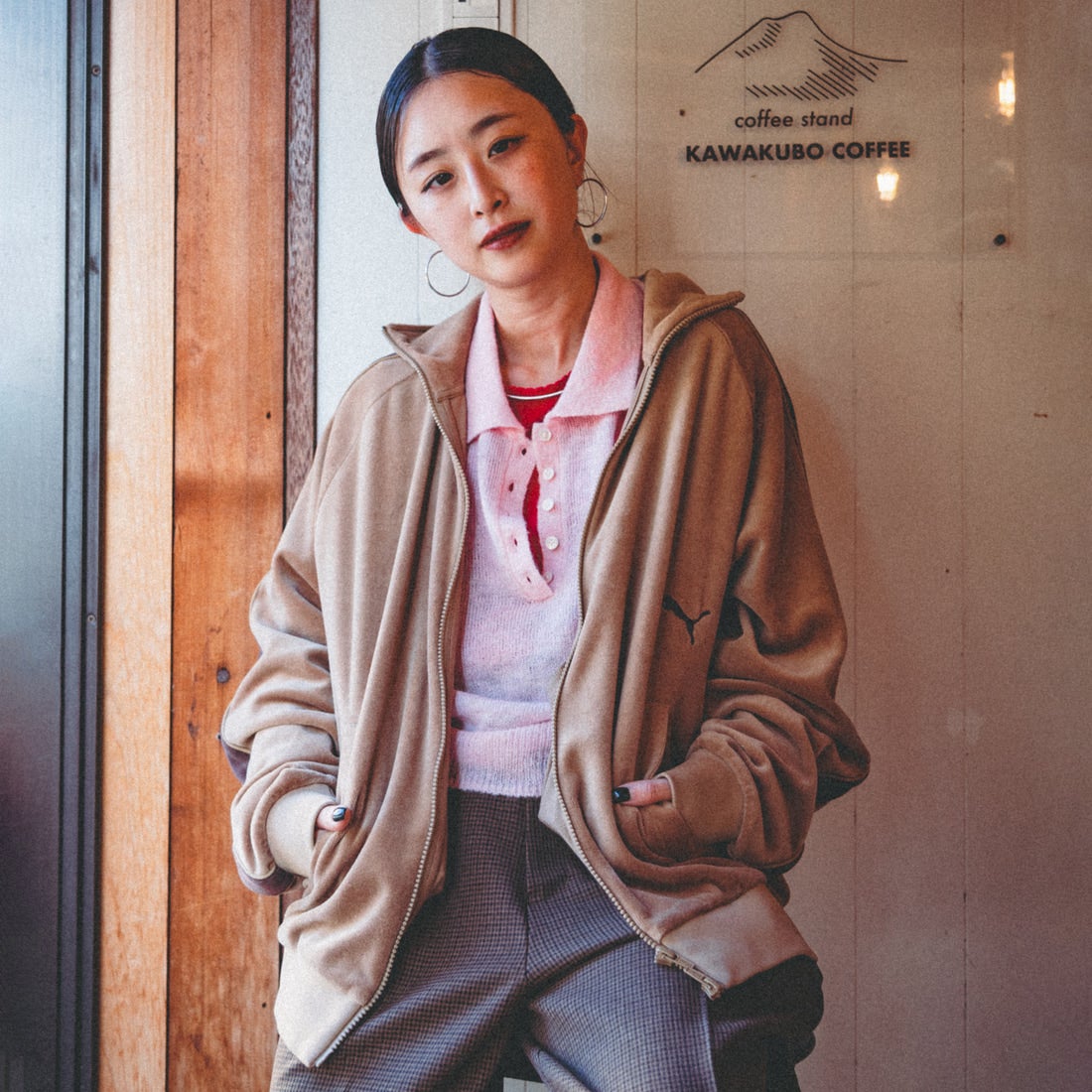 PUMA [プーマ] 別注 T7 ベロアトラックジャケット [640946-JF] 74 SOFT TA &&モデル身長：150cm 着用サイズ：S&&