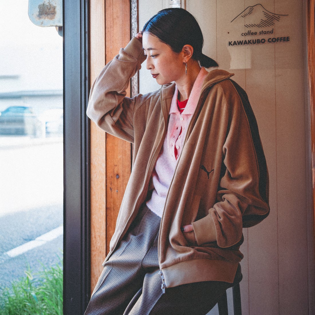 PUMA [プーマ] 別注 T7 ベロアトラックジャケット [640946-JF] 74 SOFT TA &&モデル身長：150cm 着用サイズ：S&&