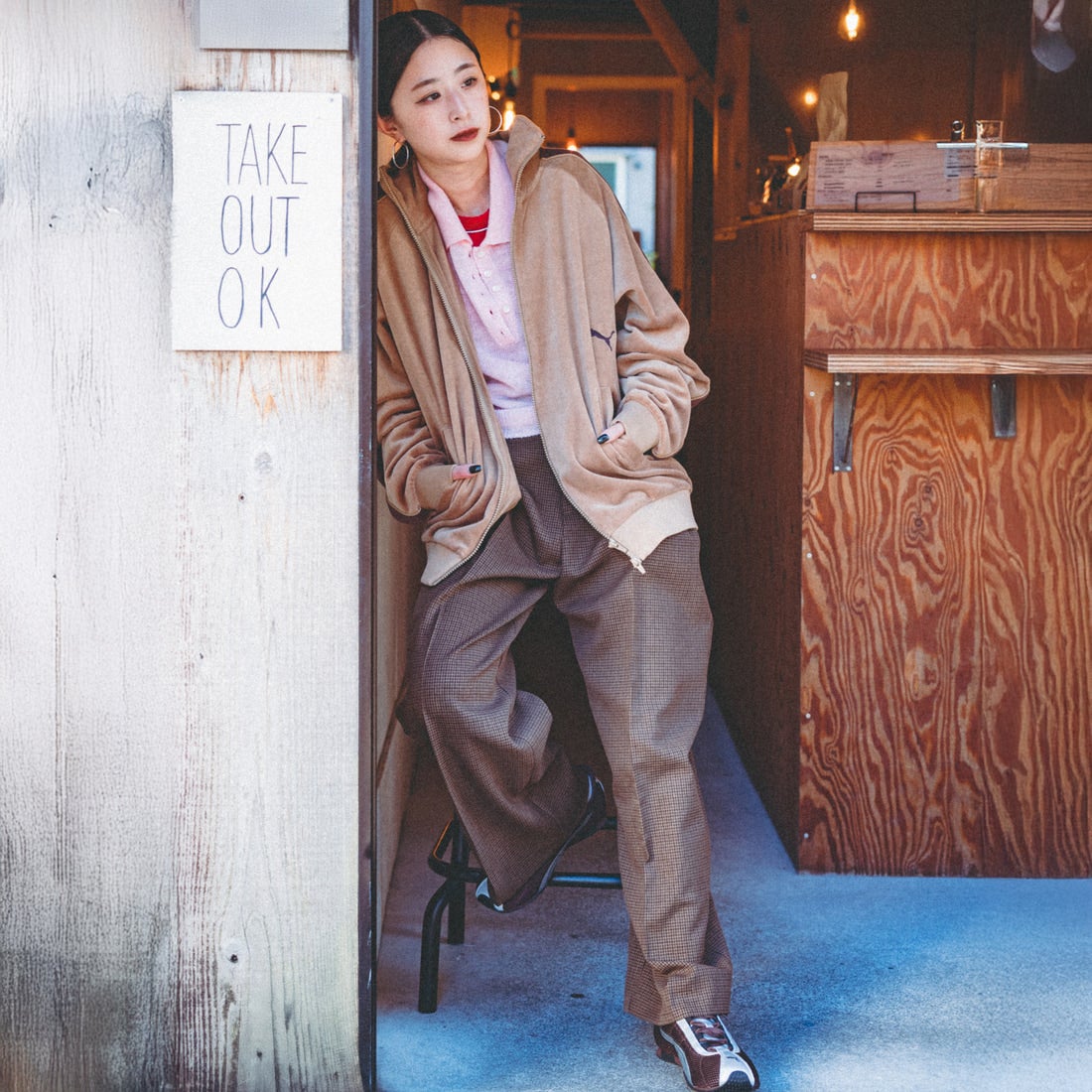 PUMA [プーマ] 別注 T7 ベロアトラックジャケット [640946-JF] 74 SOFT TA &&モデル身長：150cm 着用サイズ：S&&