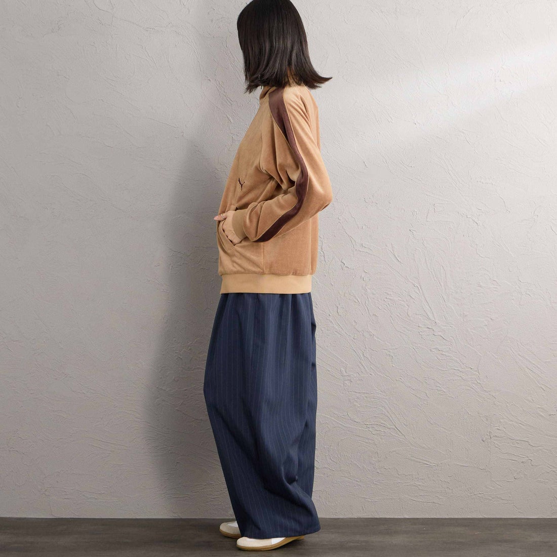 PUMA [プーマ] 別注 T7 ベロアトラックジャケット [640946-JF] 74 SOFT TA &&モデル身長：162cm 着用サイズ：S&&