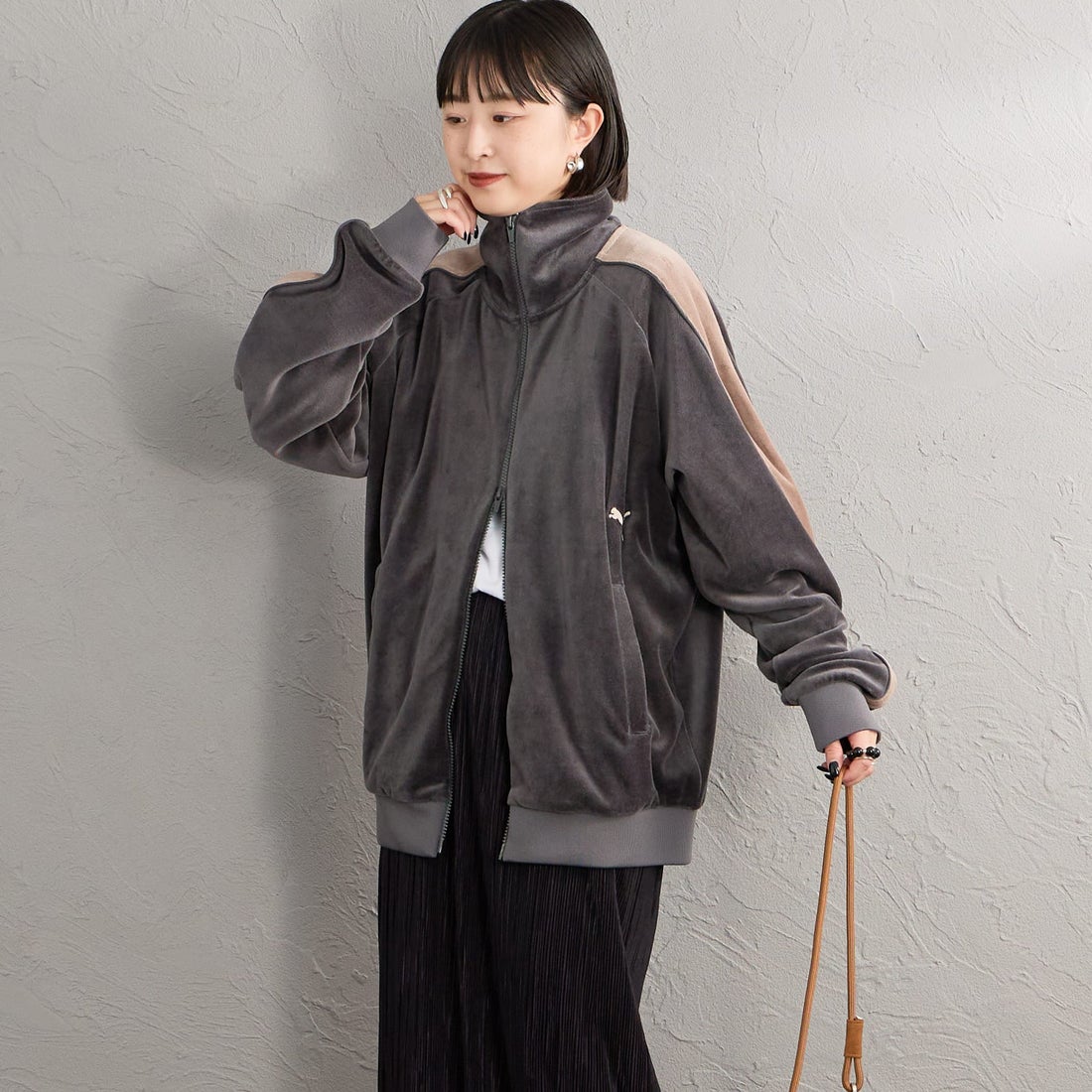 PUMA [プーマ] 別注 T7 ベロアトラックジャケット [640946-JF] 15 SHADOW &&モデル身長：150cm 着用サイズ：S&&