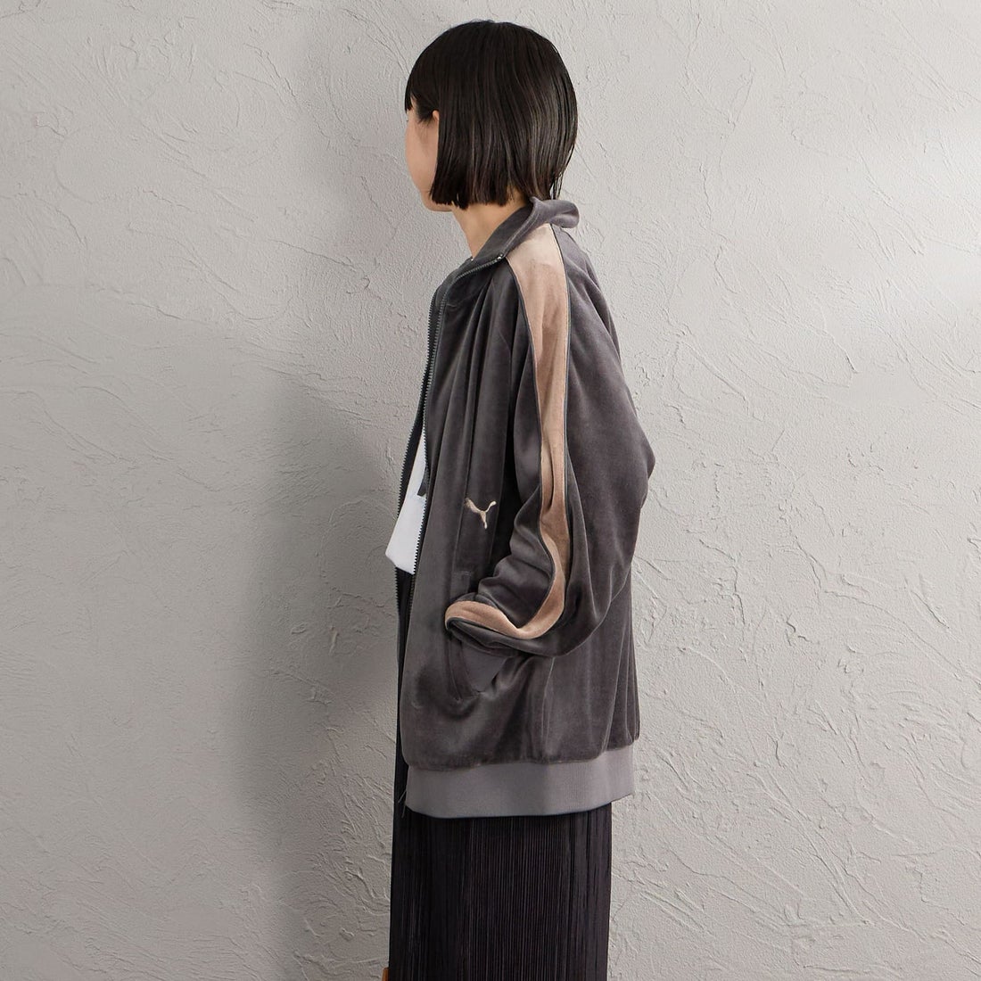 PUMA [プーマ] 別注 T7 ベロアトラックジャケット [640946-JF] 15 SHADOW &&モデル身長：150cm 着用サイズ：S&&
