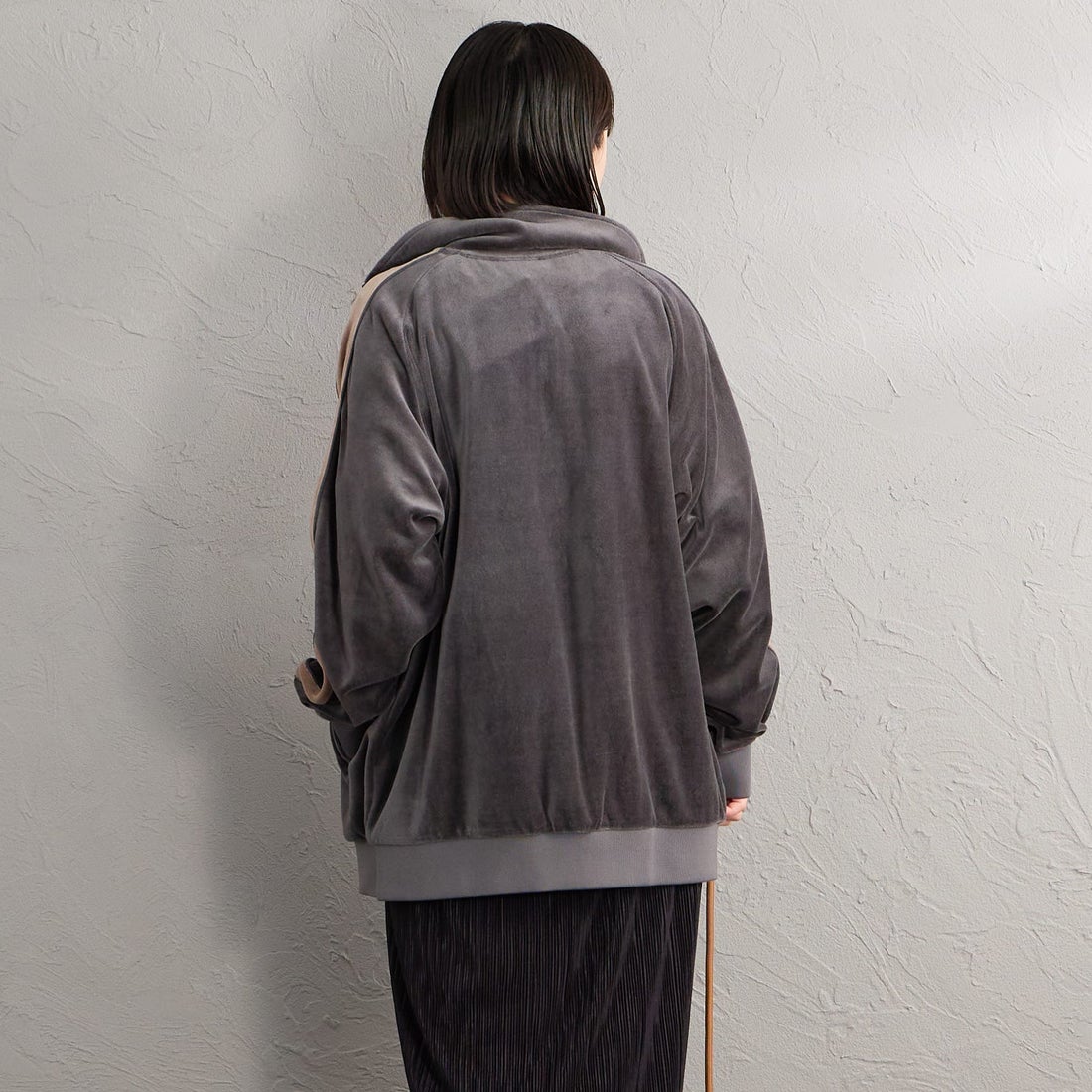 PUMA [プーマ] 別注 T7 ベロアトラックジャケット [640946-JF] 15 SHADOW &&モデル身長：150cm 着用サイズ：S&&