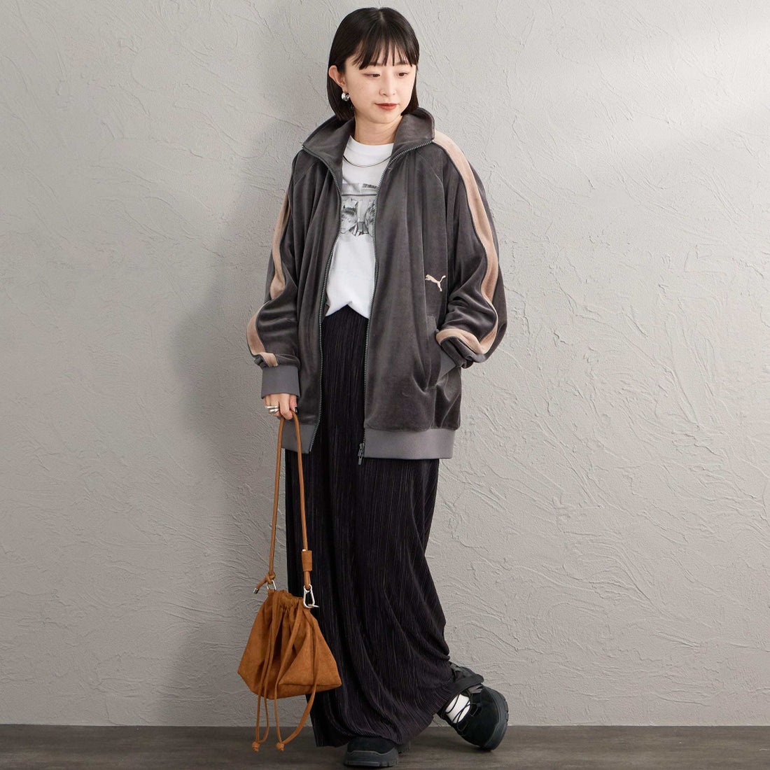 PUMA [プーマ] 別注 T7 ベロアトラックジャケット [640946-JF] 15 SHADOW &&モデル身長：150cm 着用サイズ：S&&
