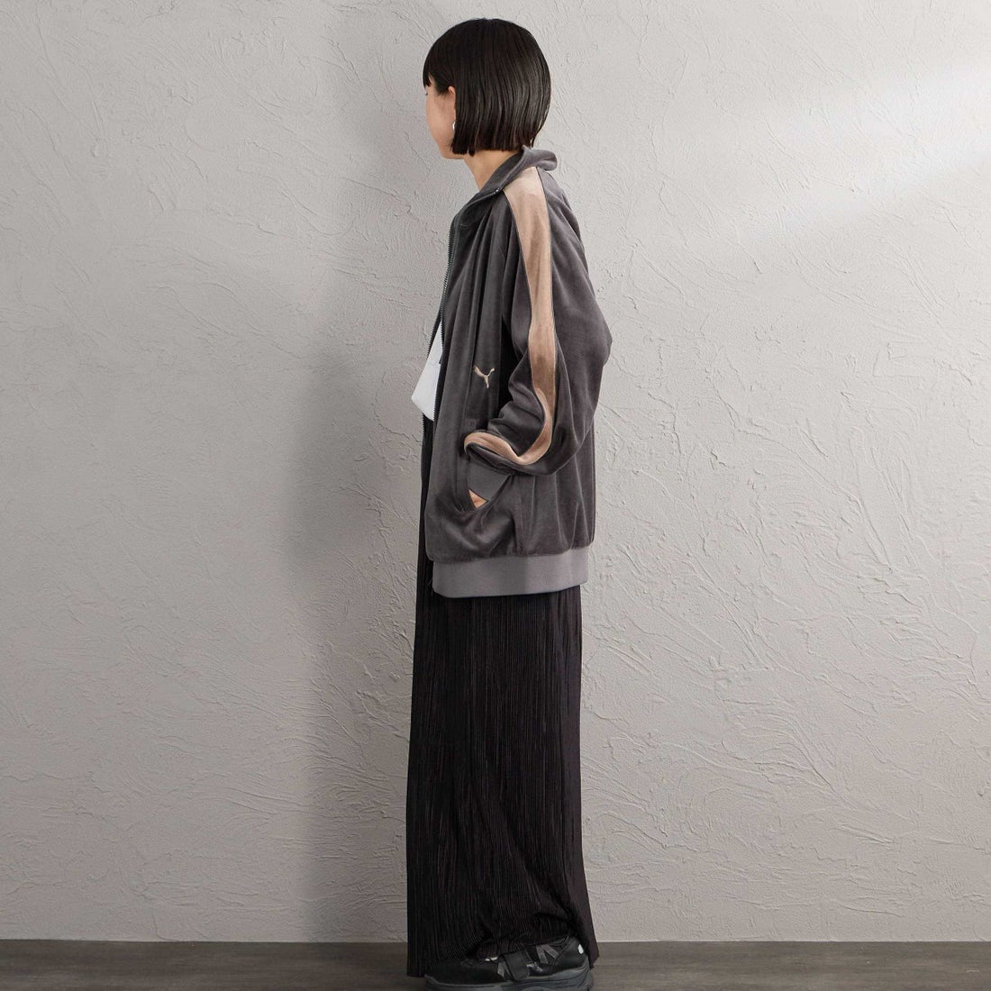 PUMA [プーマ] 別注 T7 ベロアトラックジャケット [640946-JF] 15 SHADOW &&モデル身長：150cm 着用サイズ：S&&