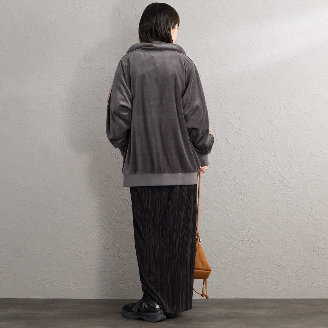 PUMA [プーマ] 別注 T7 ベロアトラックジャケット [640946-JF] 15 SHADOW &&モデル身長：150cm 着用サイズ：S&&