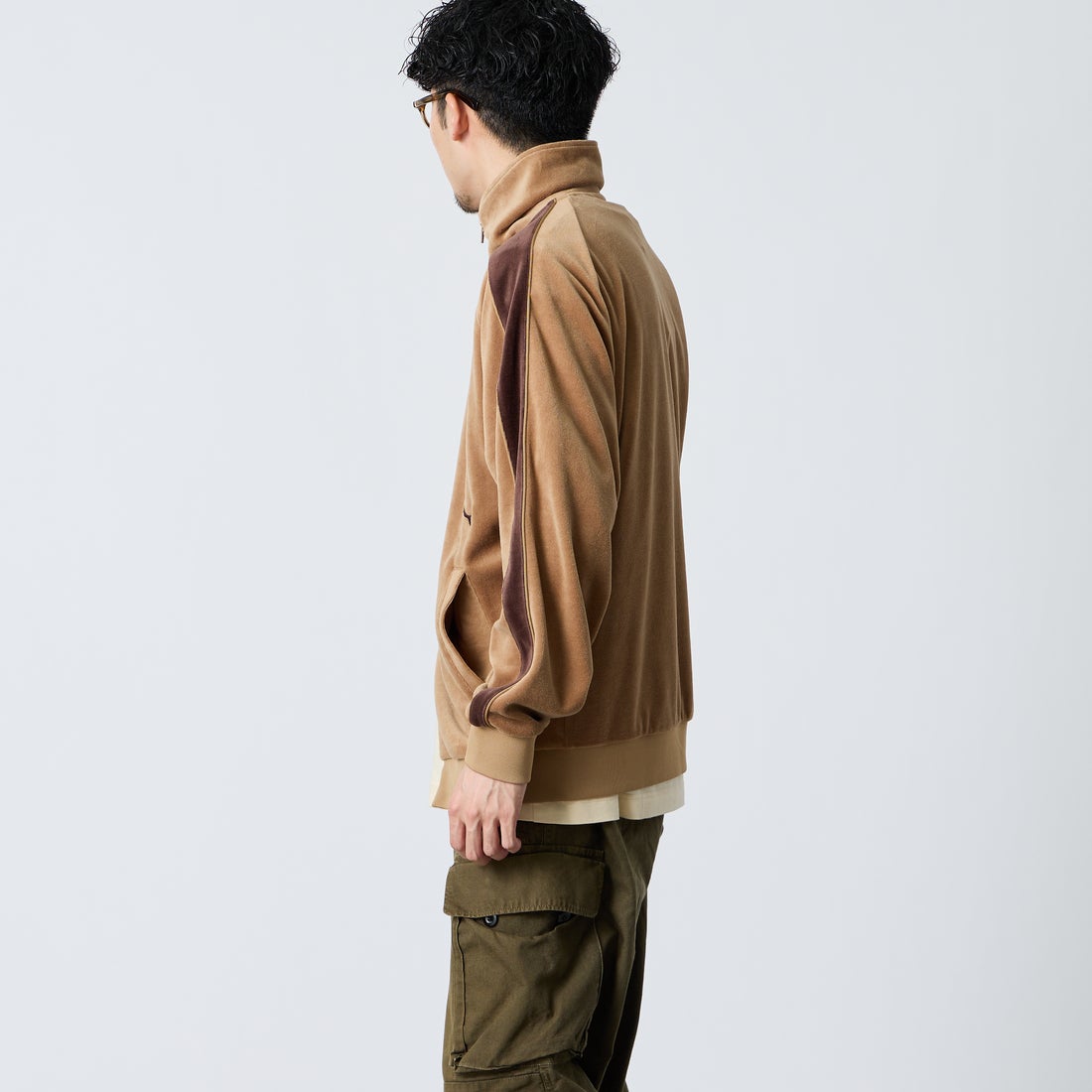 PUMA [プーマ] 別注 T7 ベロアトラックジャケット [640946-JF] 74 SOFT TA &&モデル身長：168cm 着用サイズ：L&&
