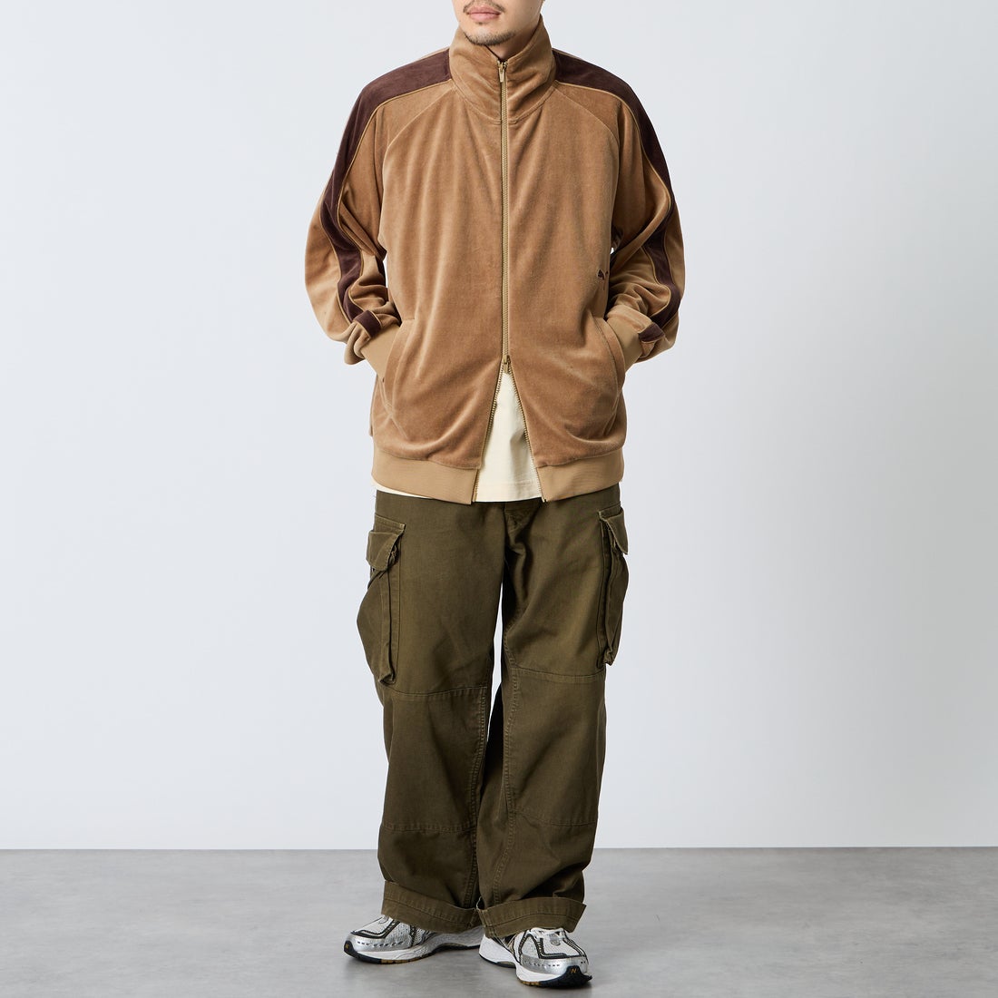 PUMA [プーマ] 別注 T7 ベロアトラックジャケット [640946-JF] 74 SOFT TA &&モデル身長：168cm 着用サイズ：L&&