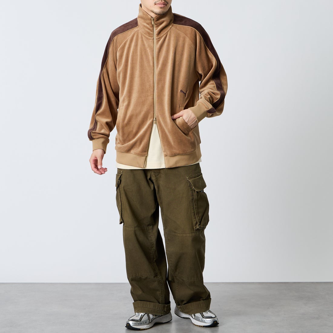 PUMA [プーマ] 別注 T7 ベロアトラックジャケット [640946-JF] 74 SOFT TA &&モデル身長：168cm 着用サイズ：L&&