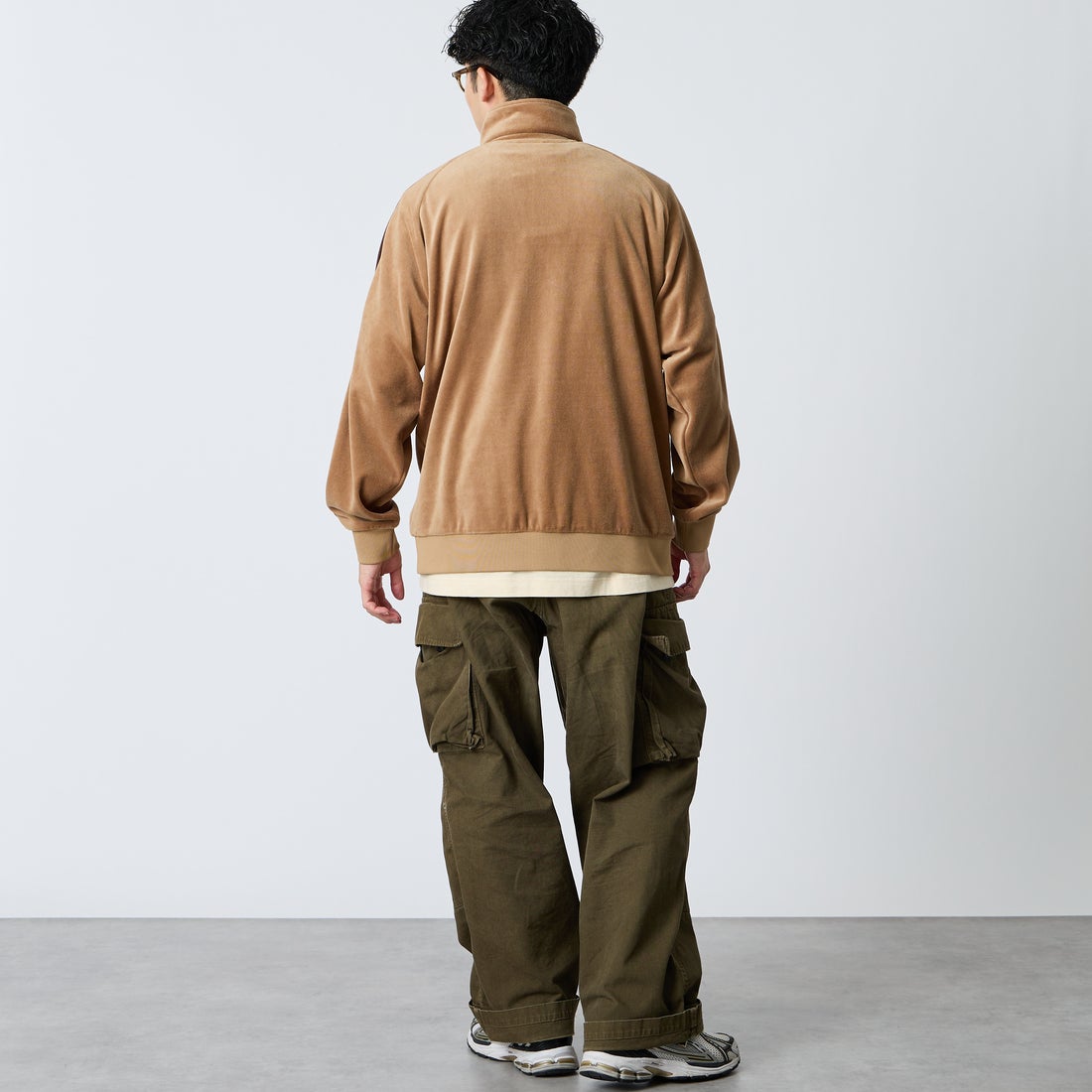 PUMA [プーマ] 別注 T7 ベロアトラックジャケット [640946-JF] 74 SOFT TA &&モデル身長：168cm 着用サイズ：L&&