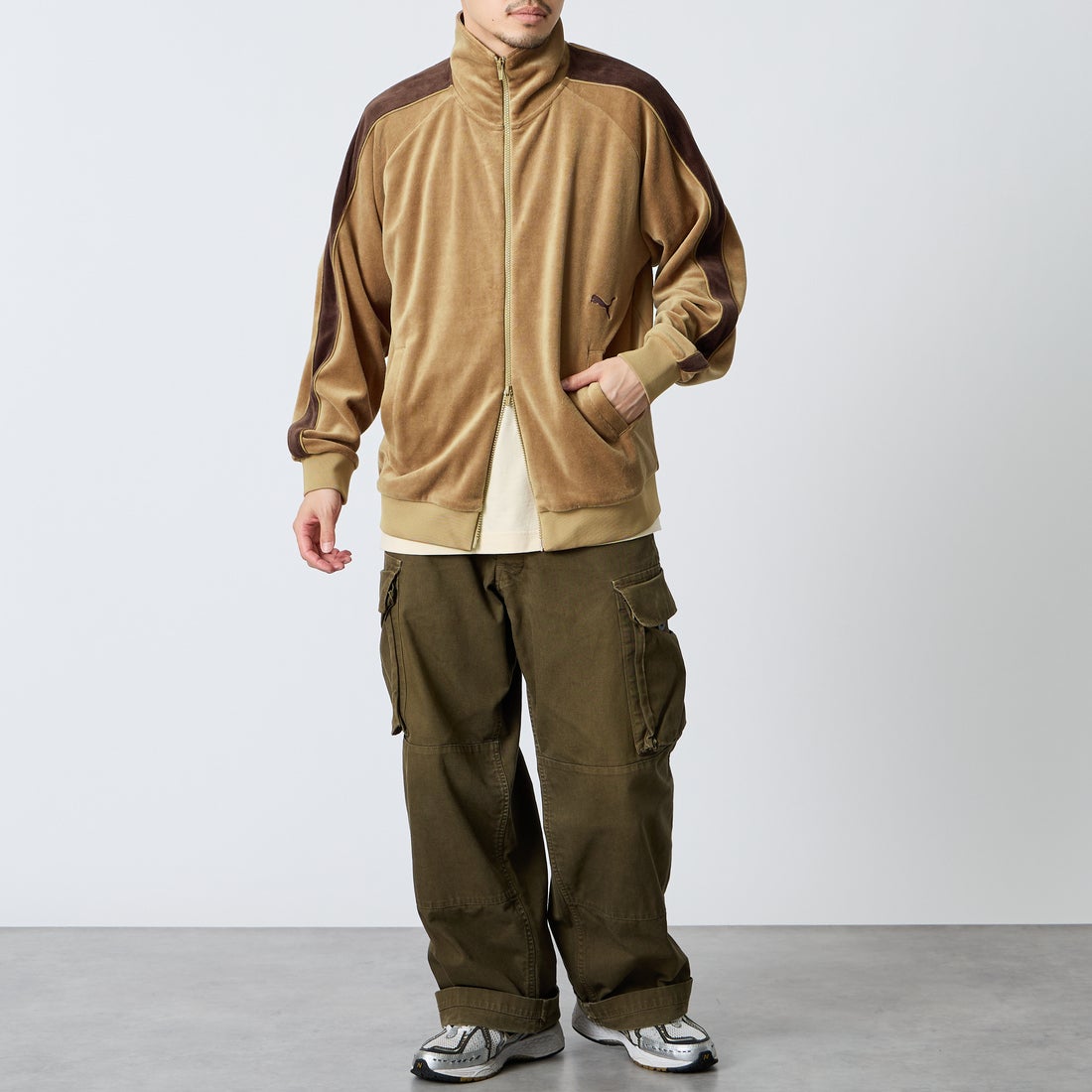 PUMA [プーマ] 別注 T7 ベロアトラックジャケット [640946-JF] 74 SOFT TA &&モデル身長：168cm 着用サイズ：L&&