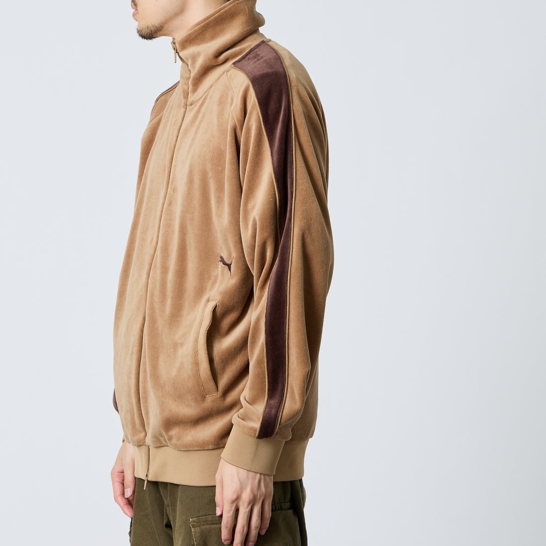 PUMA [プーマ] 別注 T7 ベロアトラックジャケット [640946-JF] 74 SOFT TA &&モデル身長：168cm 着用サイズ：L&&