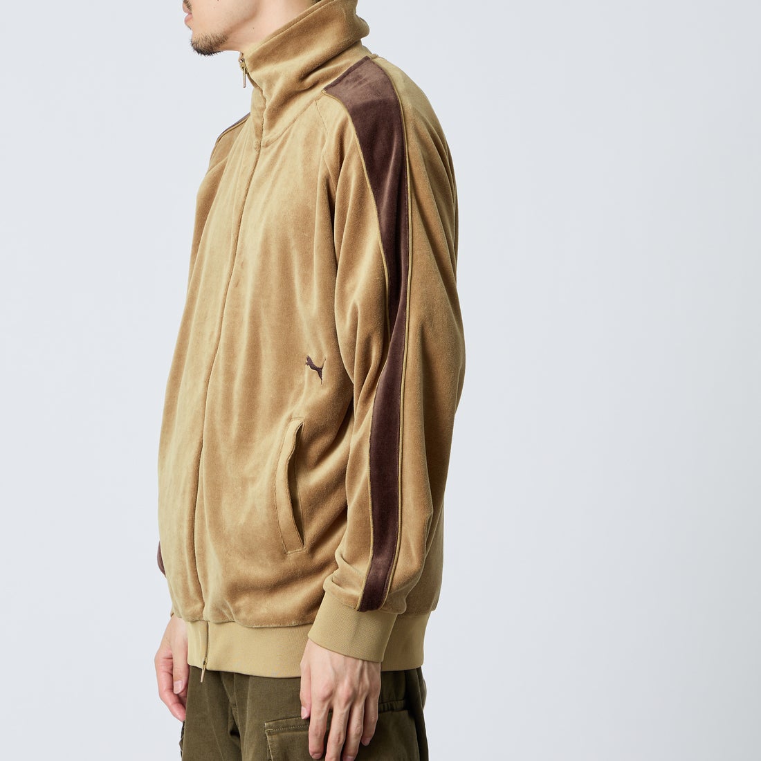PUMA [プーマ] 別注 T7 ベロアトラックジャケット [640946-JF] 74 SOFT TA &&モデル身長：168cm 着用サイズ：L&&