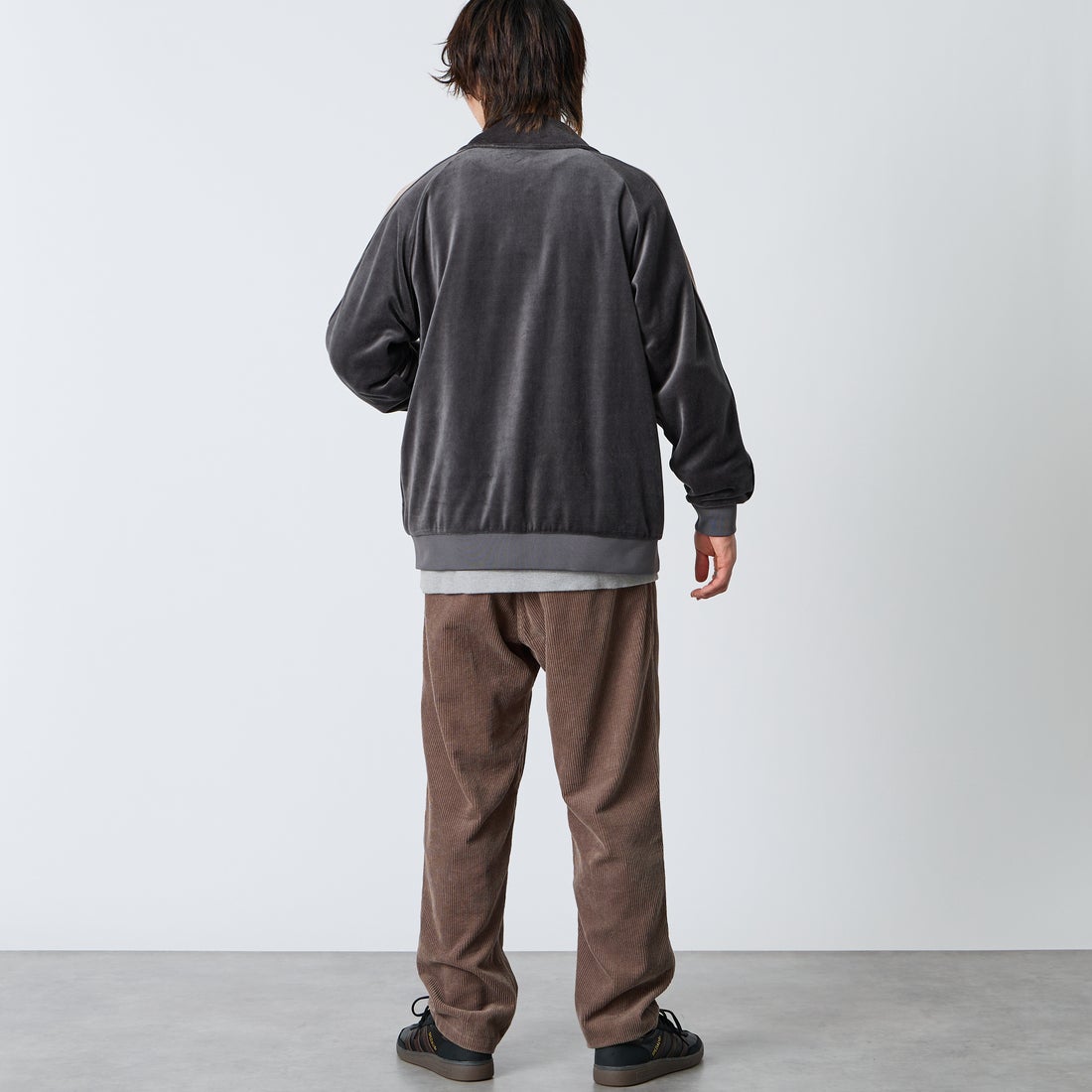PUMA [プーマ] 別注 T7 ベロアトラックジャケット [640946-JF] 15 SHADOW &&モデル身長：177cm 着用サイズ：L&&