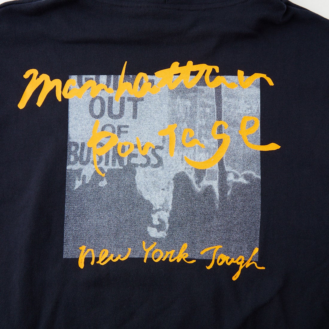 MANHATTAN PORTAGE [マンハッタンポーテージ] 別注 バックフォトプリント スウェットパーカー [26FWMP-IN88-JF] NAVY