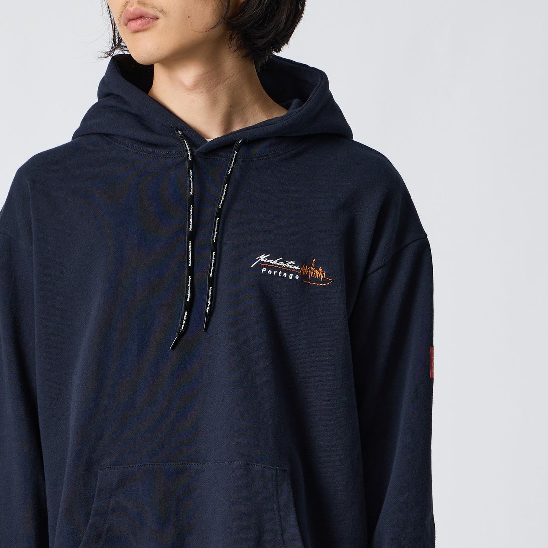 MANHATTAN PORTAGE [マンハッタンポーテージ] 別注 バックフォトプリント スウェットパーカー [26FWMP-IN88-JF] NAVY