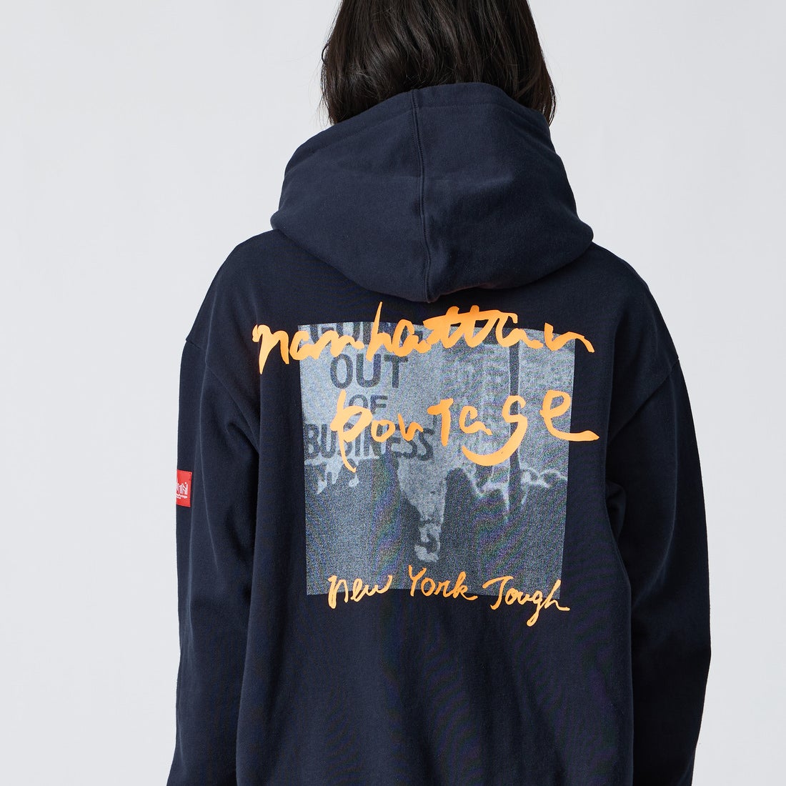 MANHATTAN PORTAGE [マンハッタンポーテージ] 別注 バックフォトプリント スウェットパーカー [26FWMP-IN88-JF] NAVY