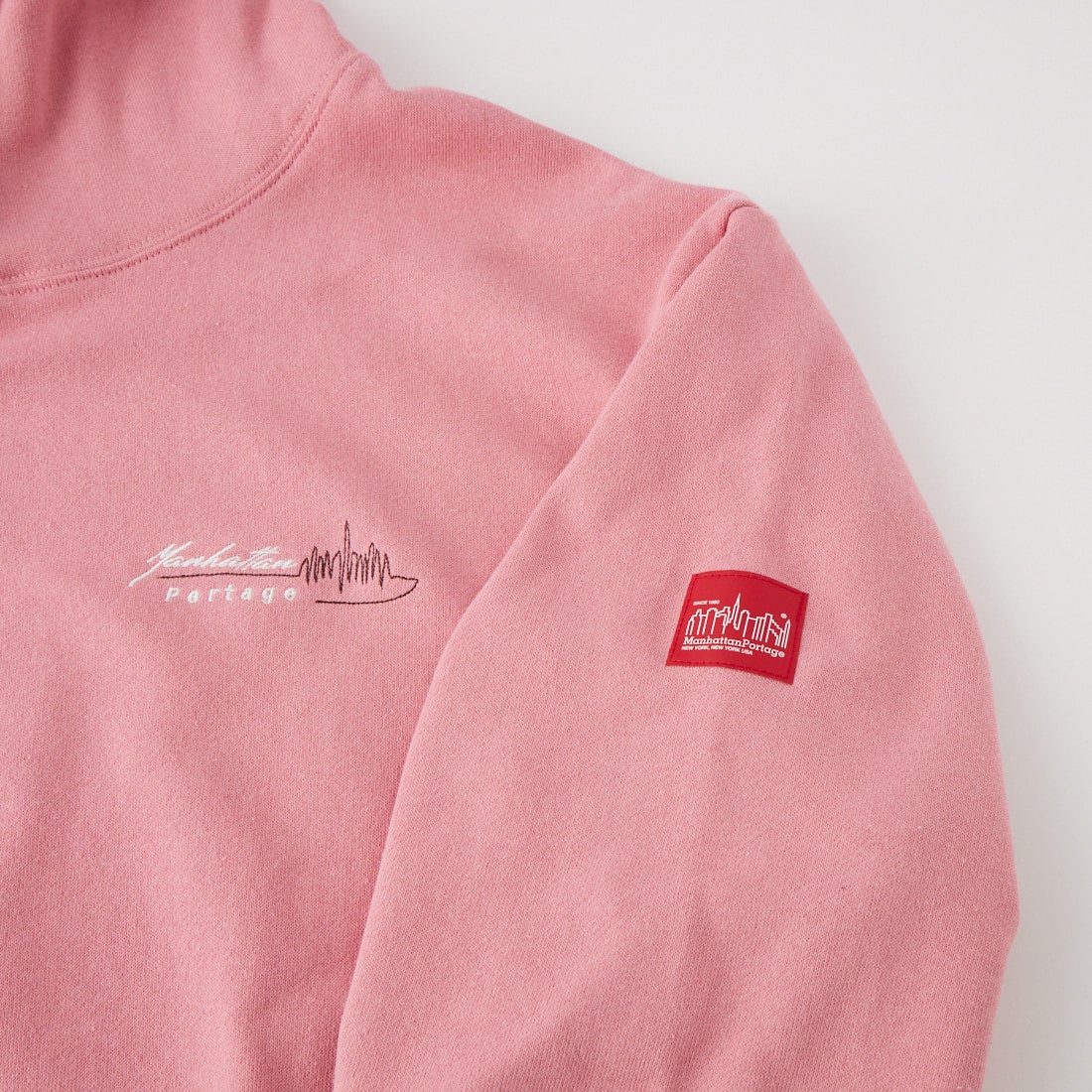 MANHATTAN PORTAGE [マンハッタンポーテージ] 別注 バックフォトプリント スウェットパーカー [26FWMP-IN88-JF] PINK