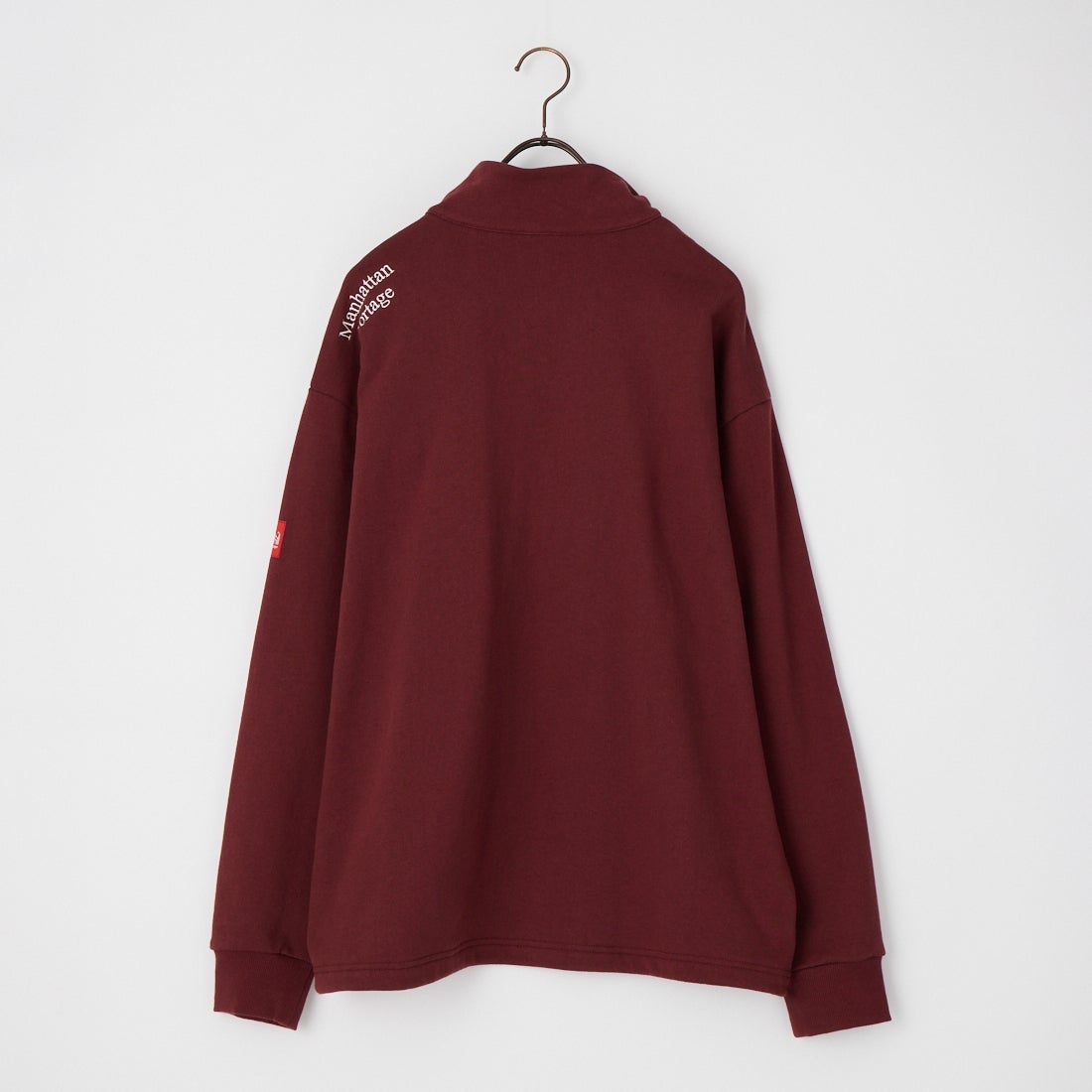 MANHATTAN PORTAGE [マンハッタンポーテージ] 別注 ワンポイントロゴ刺繍 ハーフスナップスウェット [26FWMP-IN92-JF] WINE