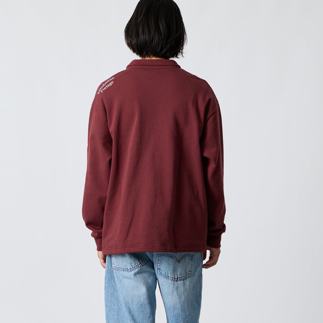MANHATTAN PORTAGE [マンハッタンポーテージ] 別注 ワンポイントロゴ刺繍 ハーフスナップスウェット [26FWMP-IN92-JF] WINE &&モデル身長：175cm 着用サイズ：L&&