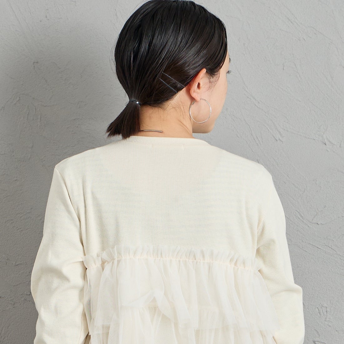 nenom [ネノム] チュールフリルドッキングカーディガン [NE26332015] 21 IVORY &&モデル身長：150cm 着用サイズ：&&