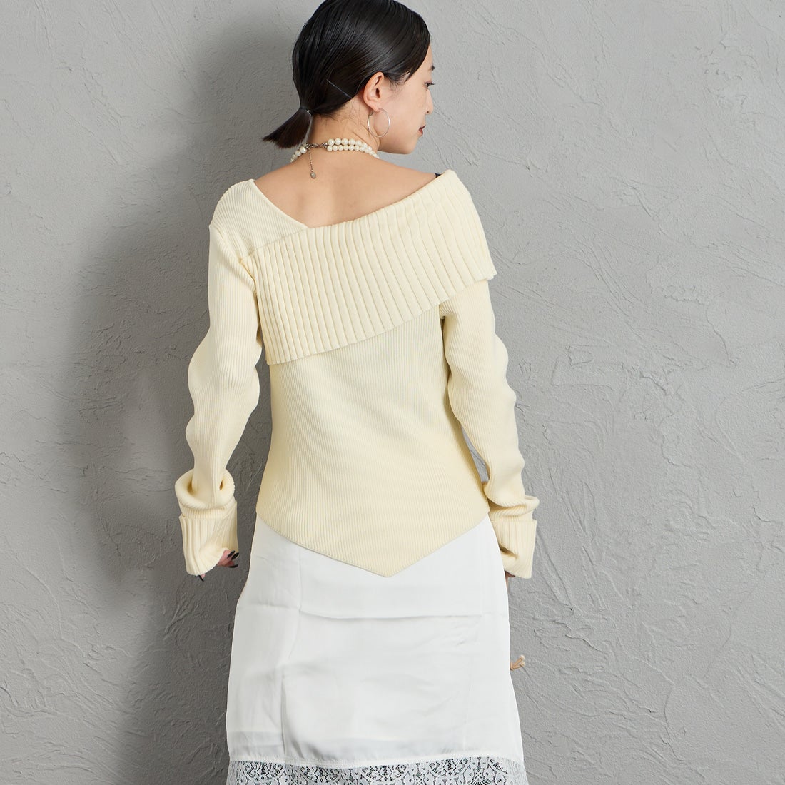 nenom [ネノム] 2WAY アシンメトリーリブニットプルオーバー [NE26331008] 21 IVORY &&モデル身長：150cm 着用サイズ：F&&
