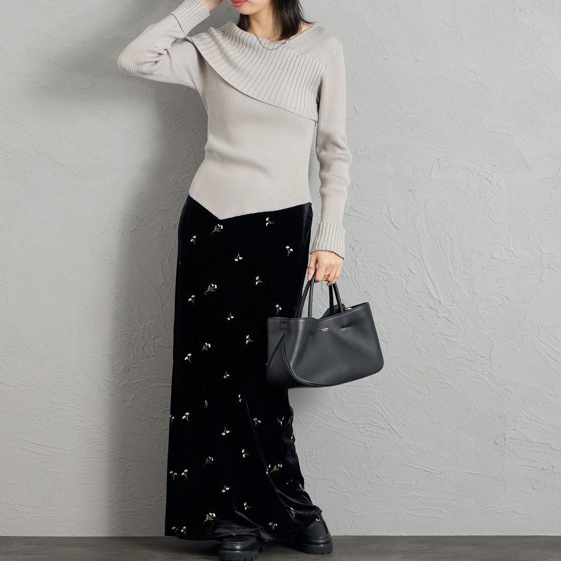 nenom [ネノム] 2WAY アシンメトリーリブニットプルオーバー [NE26331008] 07 GRAY &&モデル身長：162cm 着用サイズ：F&&