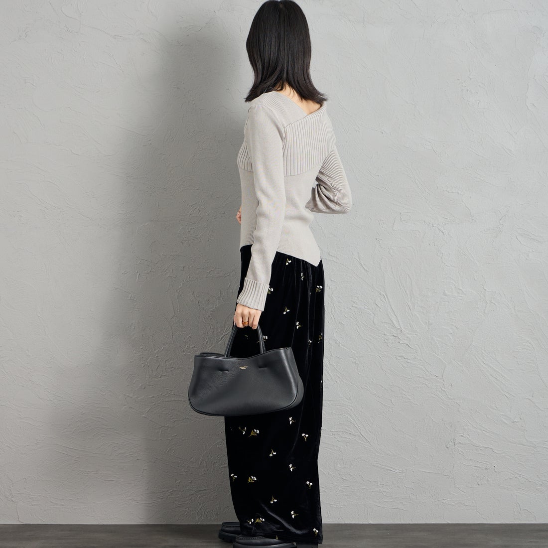 nenom [ネノム] 2WAY アシンメトリーリブニットプルオーバー [NE26331008] 07 GRAY &&モデル身長：162cm 着用サイズ：F&&