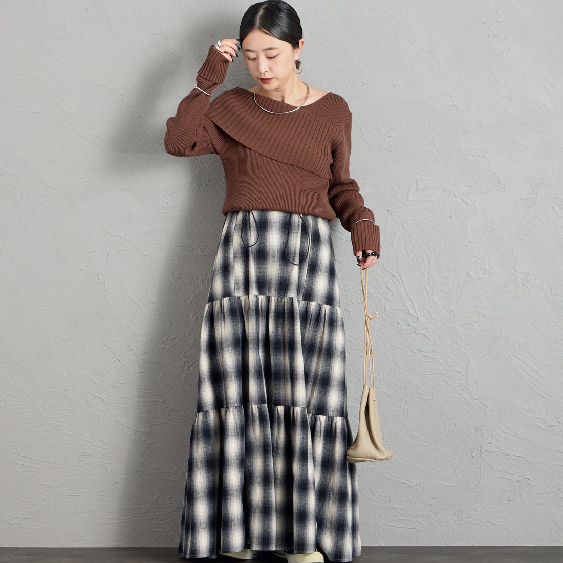 nenom [ネノム] 2WAY アシンメトリーリブニットプルオーバー [NE26331008] 28 BROWN &&モデル身長：150cm 着用サイズ：F&&