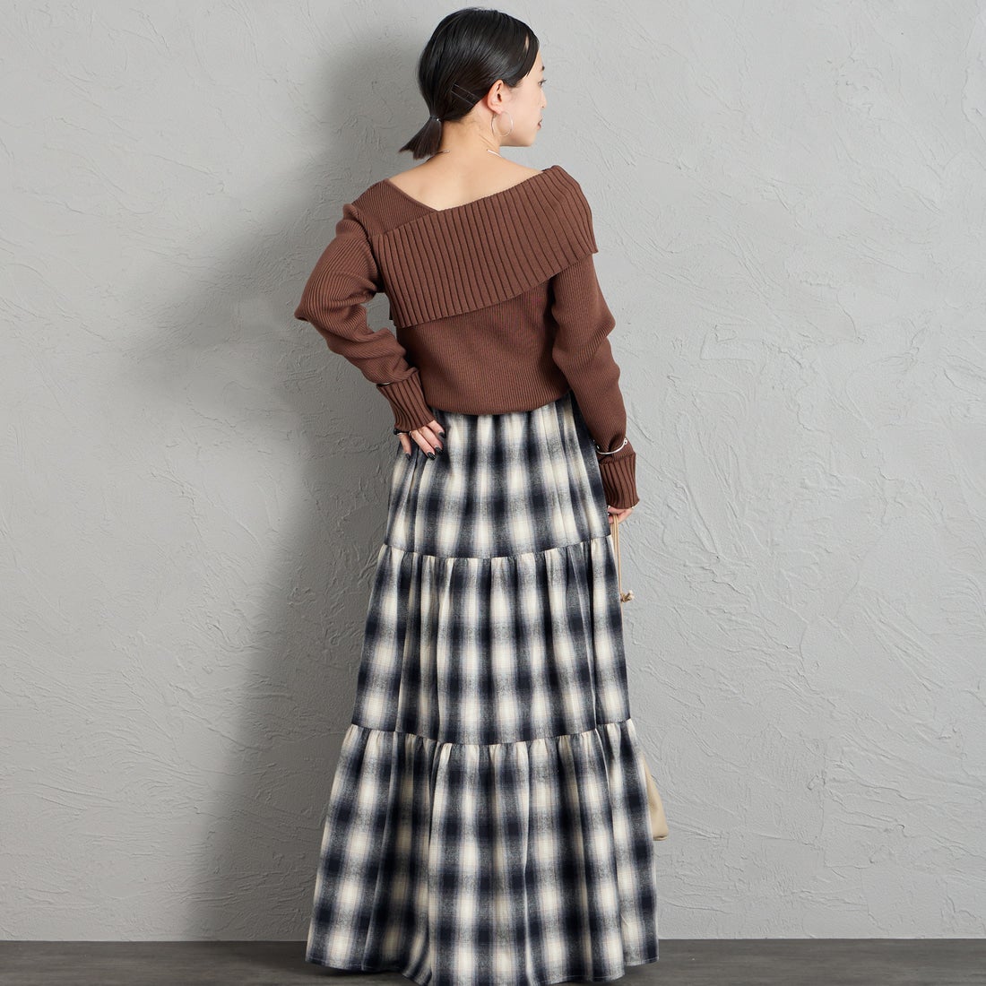 nenom [ネノム] 2WAY アシンメトリーリブニットプルオーバー [NE26331008] 28 BROWN &&モデル身長：150cm 着用サイズ：F&&