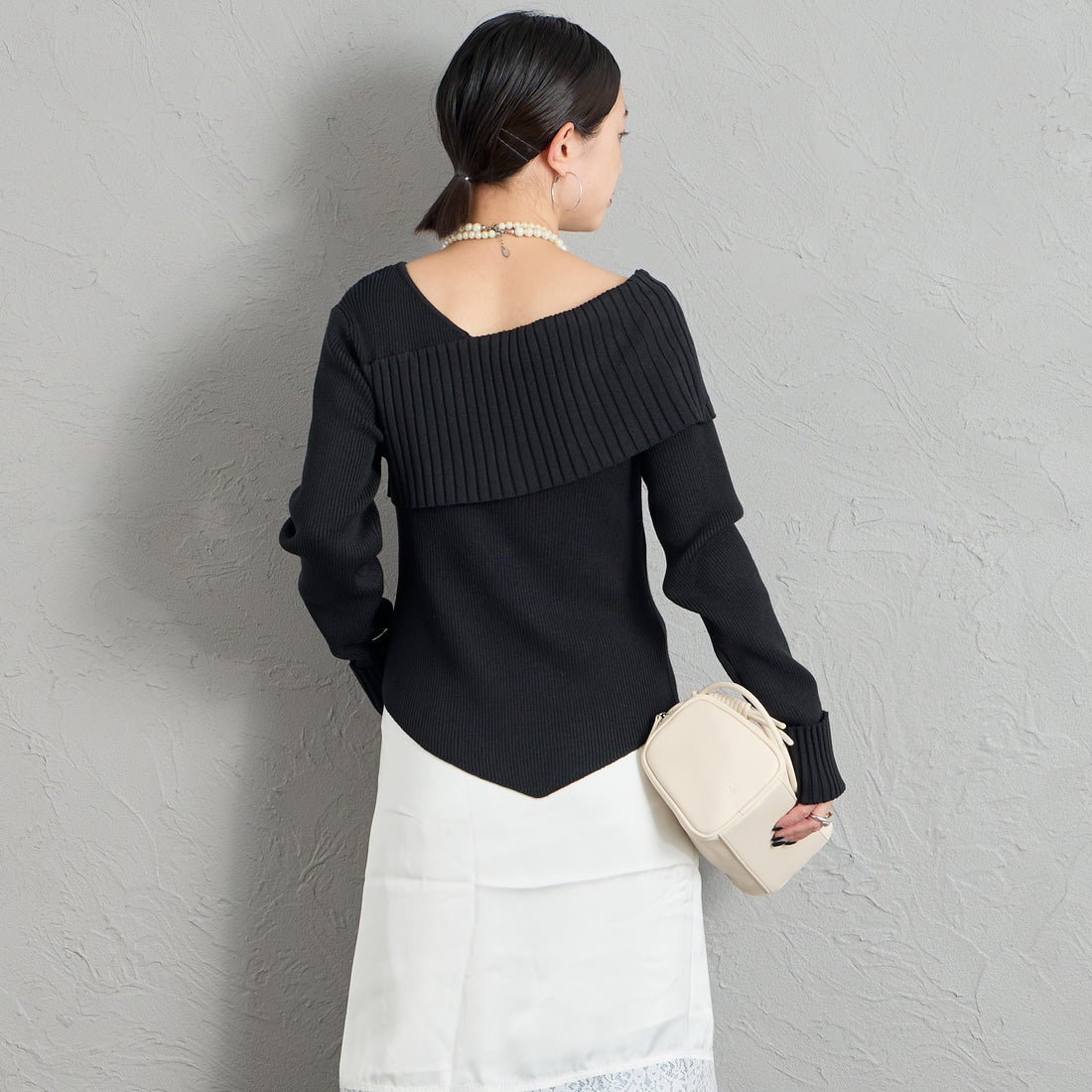 nenom [ネノム] 2WAY アシンメトリーリブニットプルオーバー [NE26331008] 09 BLACK &&モデル身長：150cm 着用サイズ：F&&