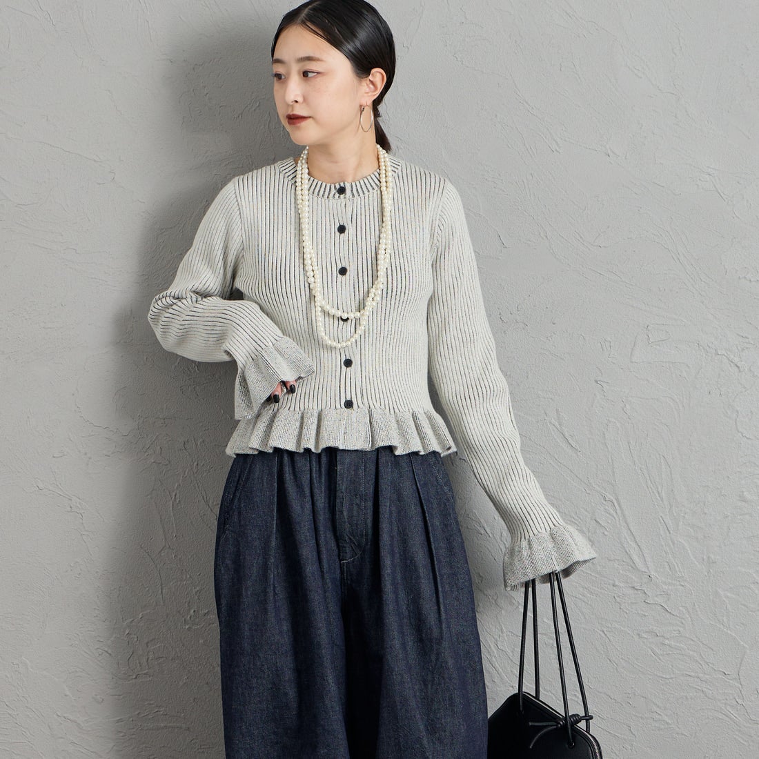 nenom [ネノム] 2WAY ショート丈フリルニットカーディガン [NE26331010] 21 IVORY &&モデル身長：150cm 着用サイズ：F&&